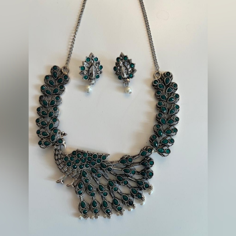 Peacock Emerald colour Necklace and Ear stud, Vintage Style